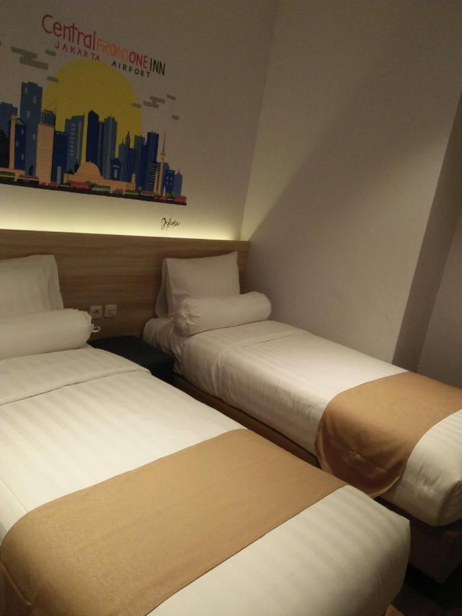 Central Front One Inn Jakarta Airport Rawabokor Dua Exteriör bild