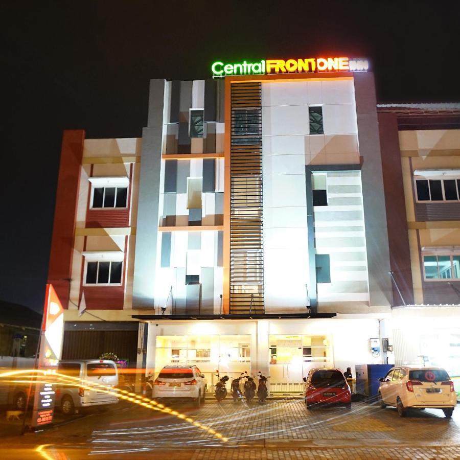 Central Front One Inn Jakarta Airport Rawabokor Dua Exteriör bild